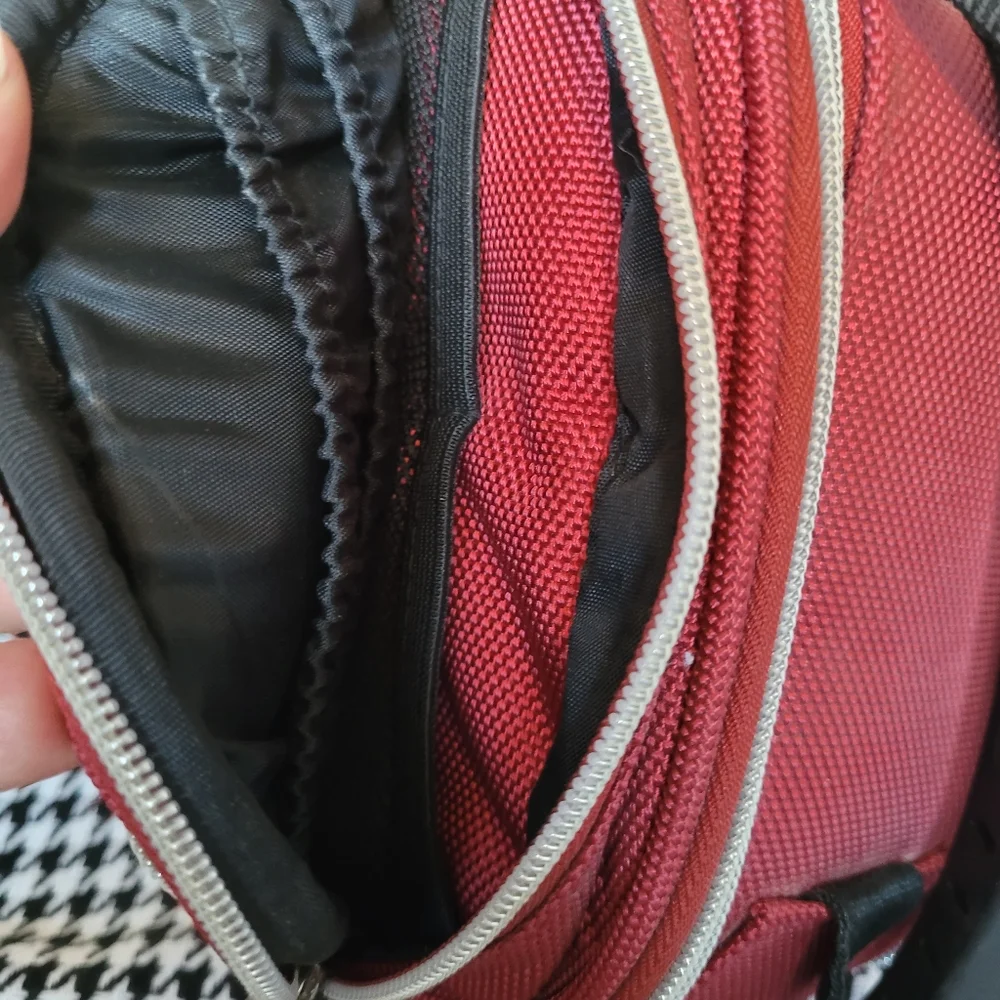 KENNETH COLE REACTION VTG Cross body Camera Case Bag Red Y2k